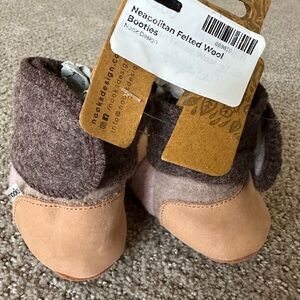 Nooks Size 12-18m Neapolitan Felted Wool Booties 
Size 5.5